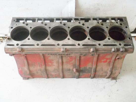 bloc-moteur-tracteur-international-ih-6-cylindres.jpg