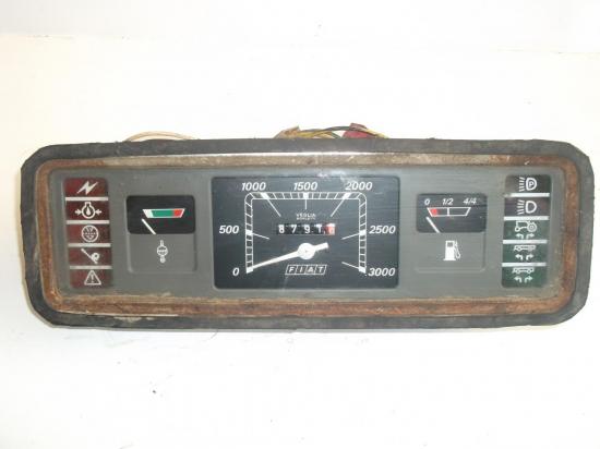 compte-tours-heures-tableau-de-bord-tracteur-fiat-780-880.jpg