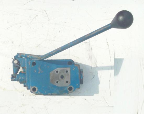 Distributeur hydraulique de frein tracteur ford 5000 7001