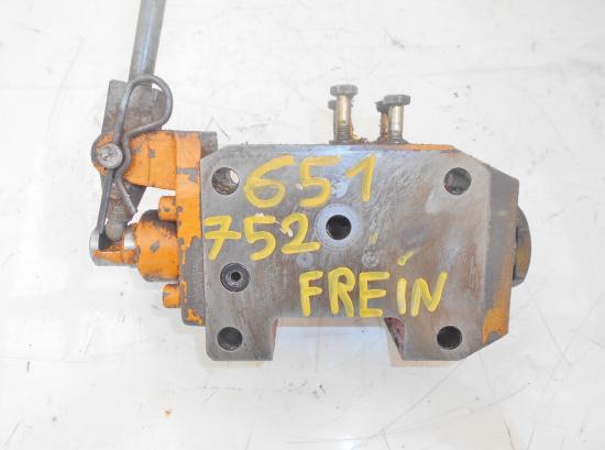 Distributeur hydraulique de frein tracteur renault 651 752