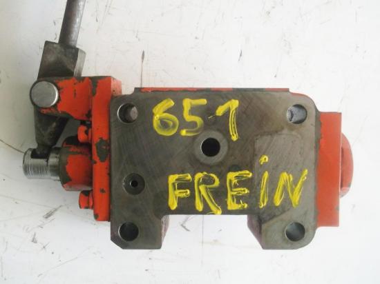 distributeur-hydraulique-de-frein-tracteur-renault-651.jpg
