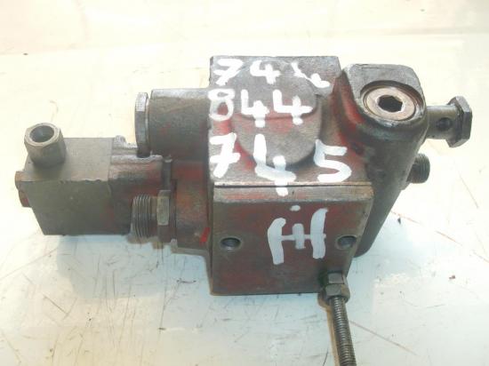 distributeur-hydraulique-frein-tracteur-ih-744-745-844.jpg