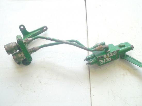 distributeur-hydraulique-john-deere-3120-3130.jpg