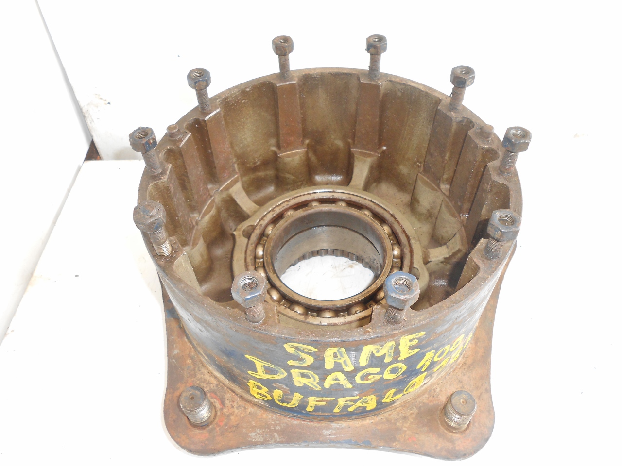 Moyeu de pont avant tracteur same drago 100 buffalo 120