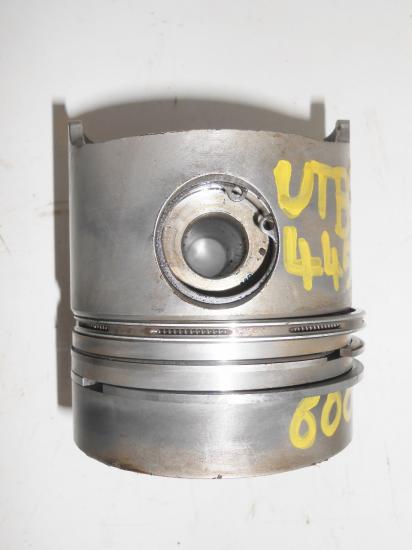 Piston tracteur universal utb 445 600