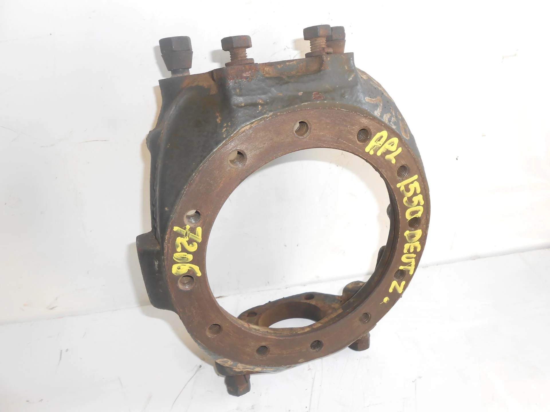 Pivot de direction pont avant 4x4 tracteur deutz 7206 type apl 1550