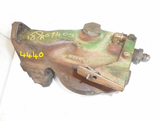 Tete support de filtre a huile moteur tracteur john deere 4440