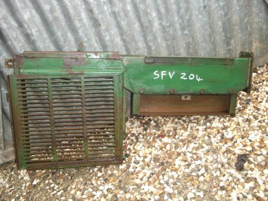 Tole grille tracteur sfv 204