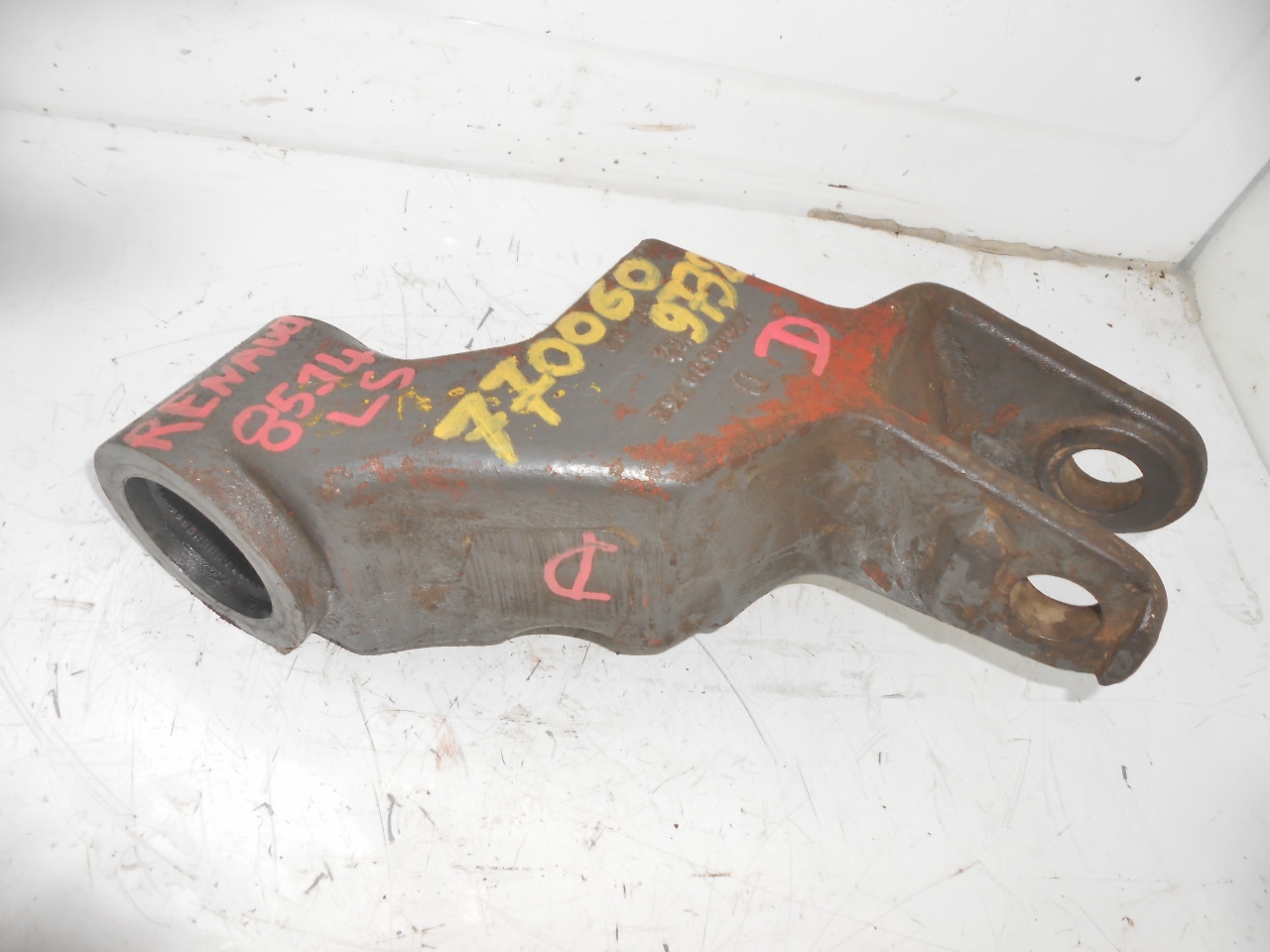 Bras droit arbre de relevage tracteur renault 8514ls 85 14 ls 85 14ls