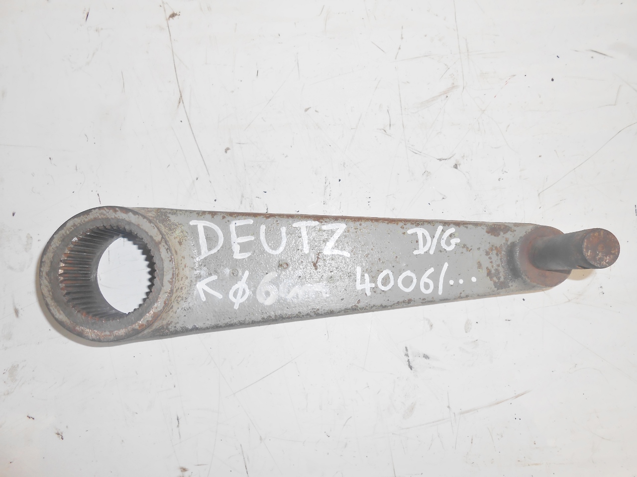 Bras superieur de relevage gauche et droit tracteur deutz 4006