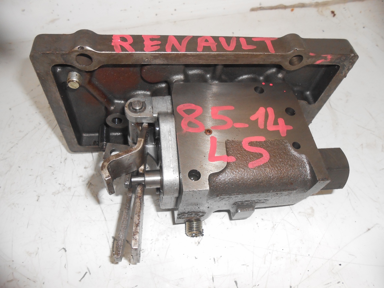 Distributeur de relevage hydraulique tracteur renault 8514ls 85 14ls 85 14 ls
