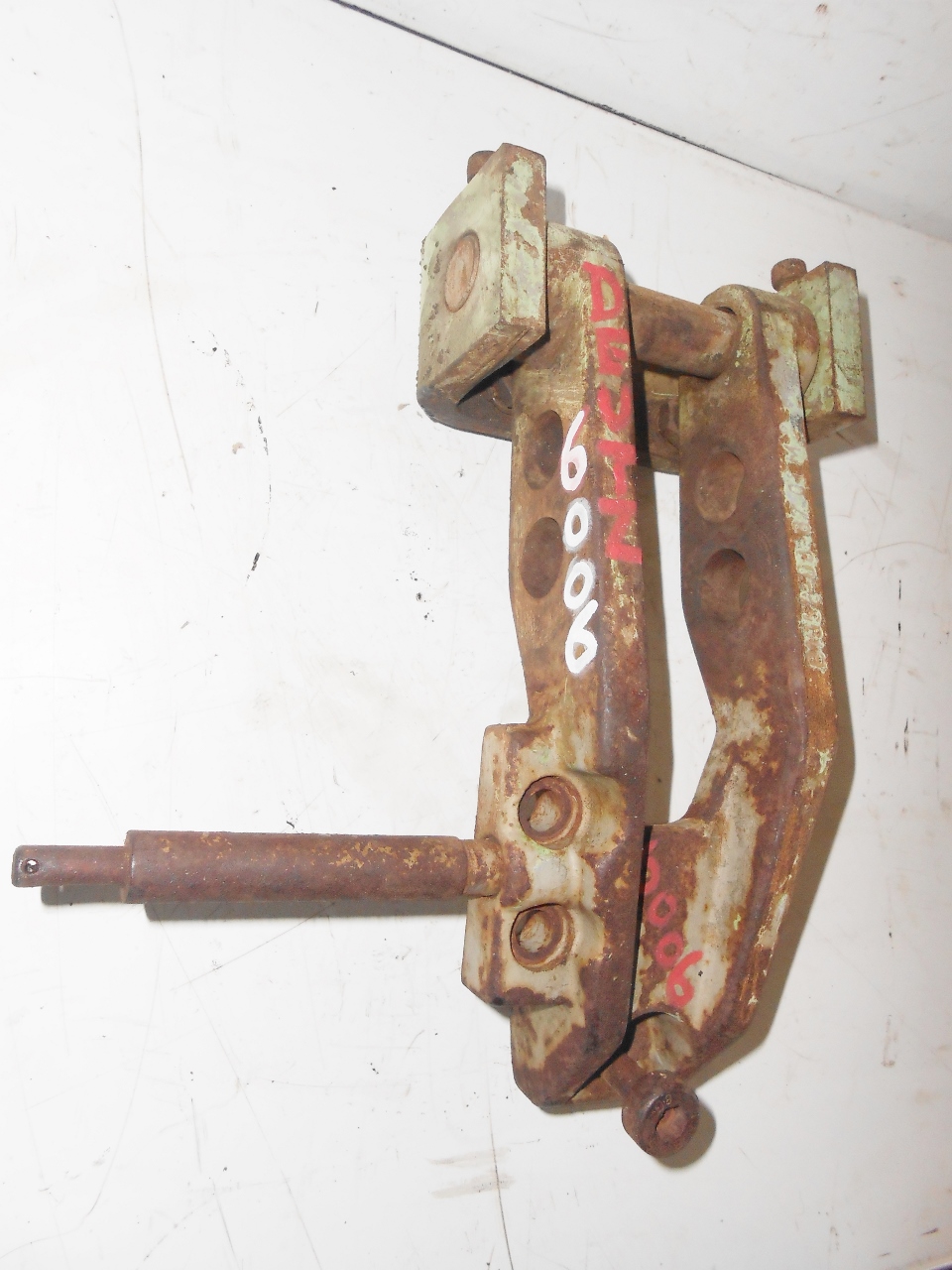 Support chape de 3 eme points tracteur deutz 6006