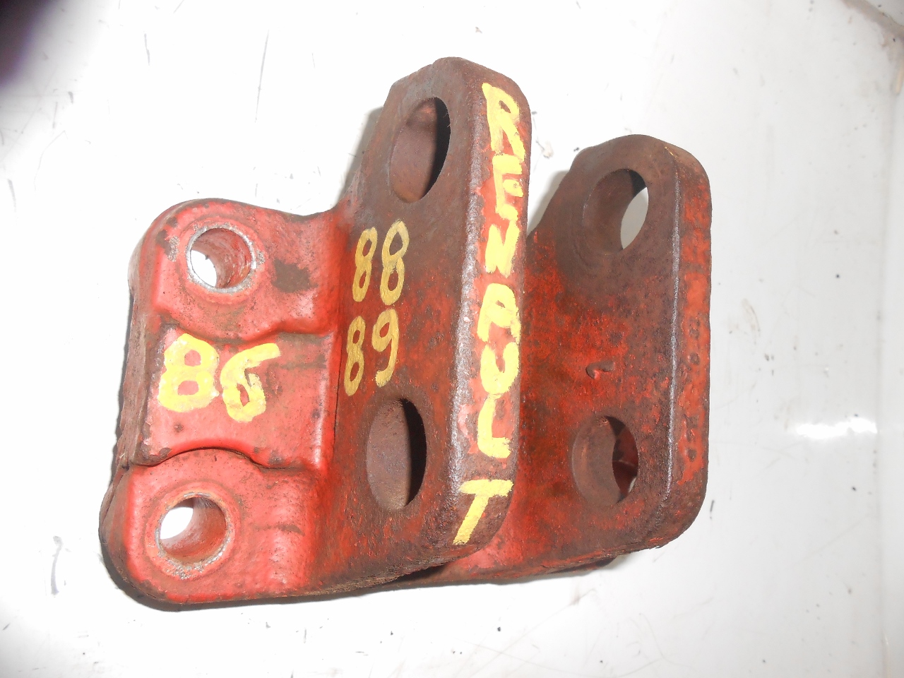 Support de 3 eme points tracteur renault 86 88 89